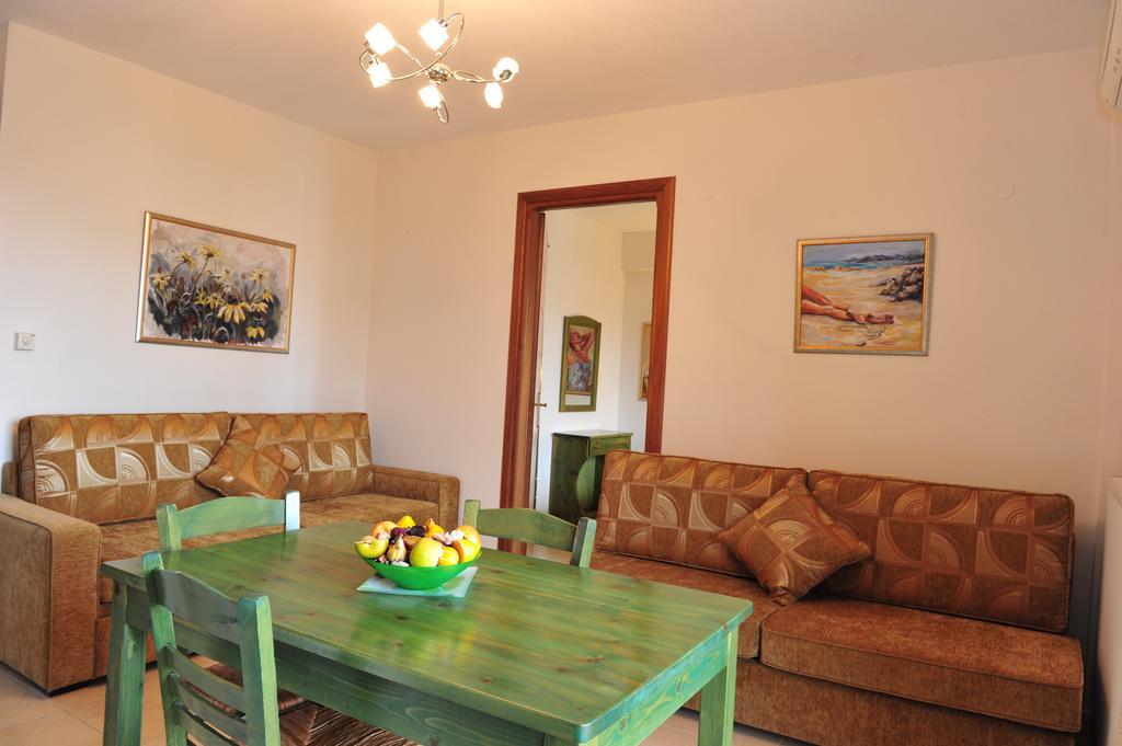 Pansion Evi Apartamento Amoliani Quarto foto